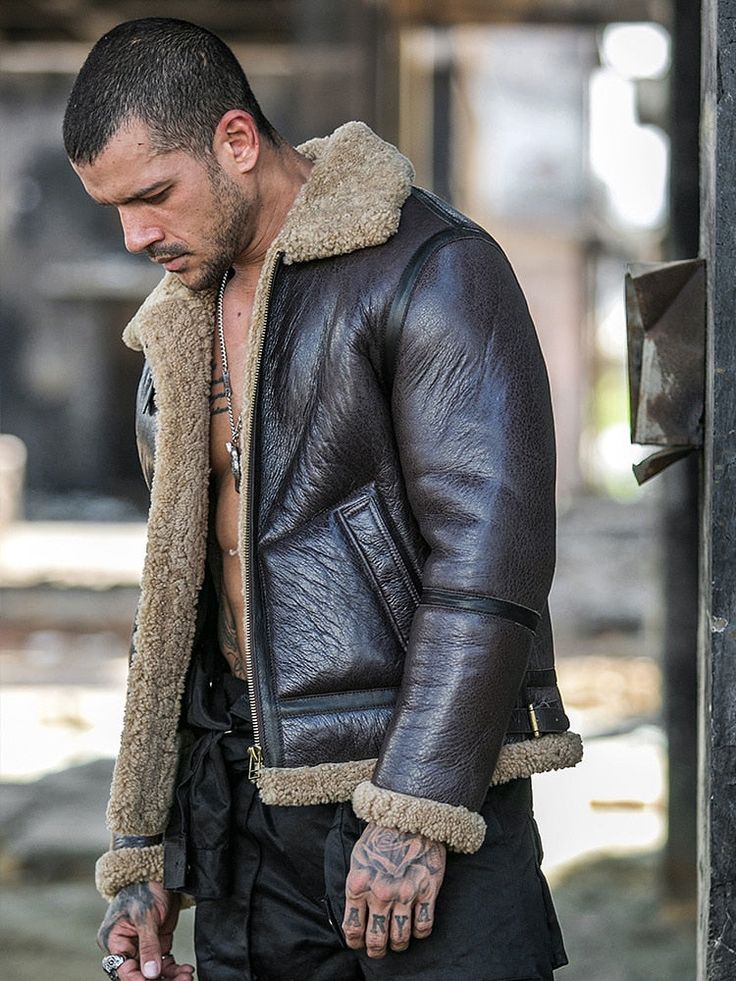 Shearling ブラック レザー ボアジャケット shearling-biker-jacket.jpg